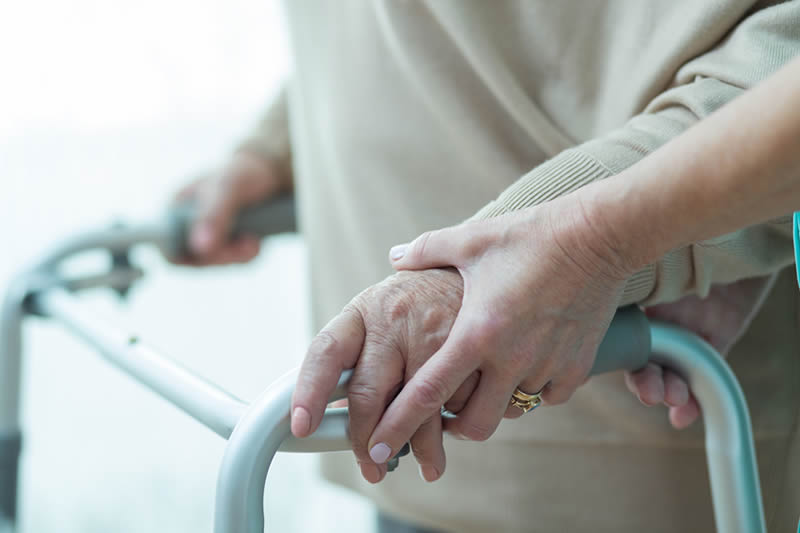 Fractura de cadera una lesión común en adultos mayores